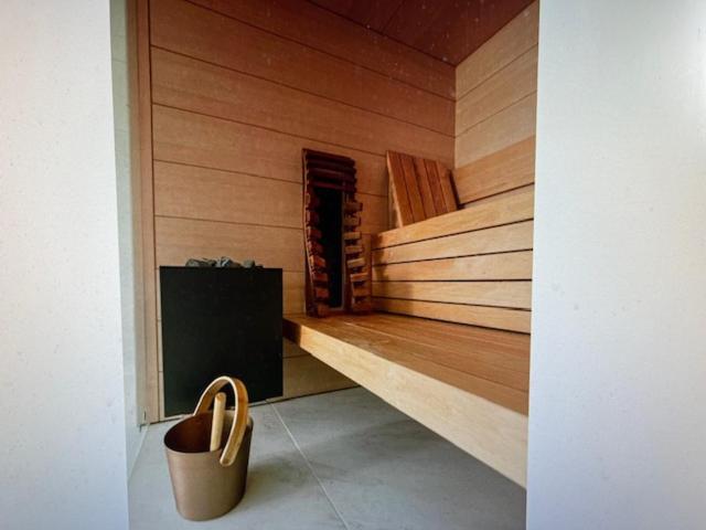 Schravenhoek Met Indoorzwembad En Sauna フールネ エクステリア 写真