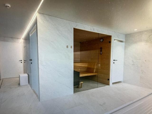Schravenhoek Met Indoorzwembad En Sauna フールネ エクステリア 写真