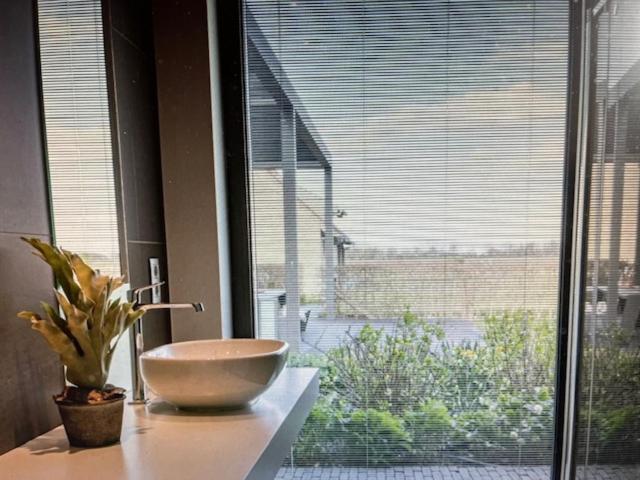 Schravenhoek Met Indoorzwembad En Sauna フールネ エクステリア 写真